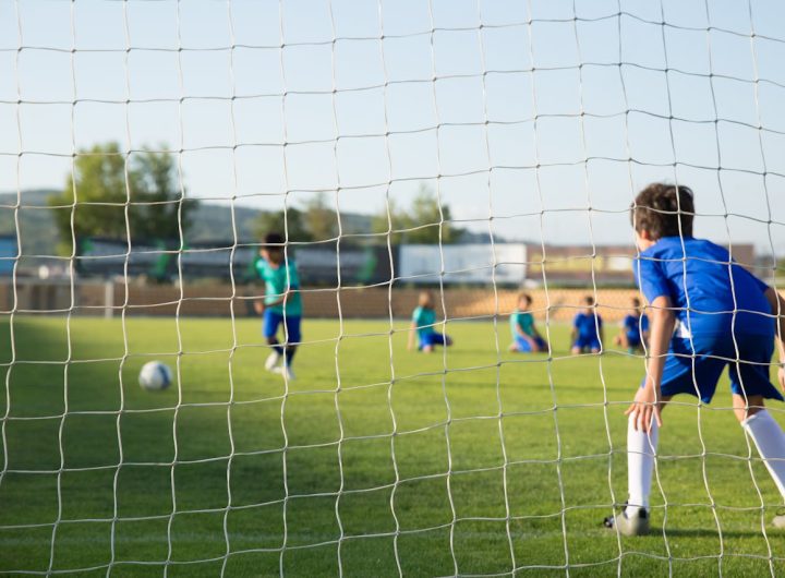 Dogrywka vs rzuty karne – jak wygląda rozstrzyganie meczów pucharowych?